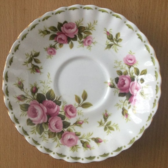 Royal Albert Flower of the Month Series - Roses set of two Saucers - Picture 3 of 6